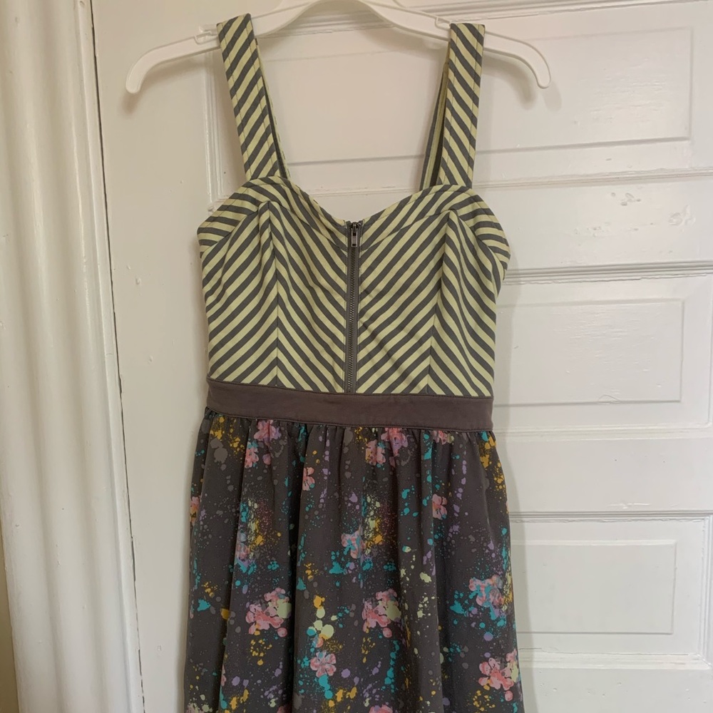 Dress - Picture 2 of 4